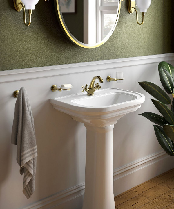 Bateria umywalkowa stojąca z serii Antica marki Ferro