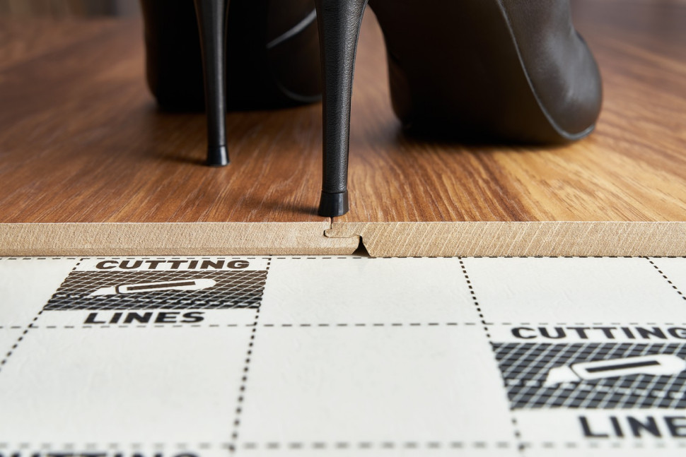 Dobry podkład podłogowy zadba o wrażliwe zamki paneli.