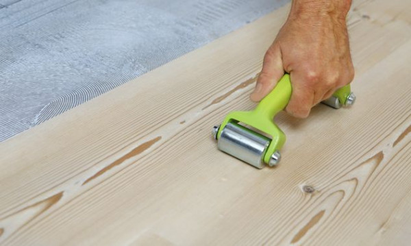 Montowanie paneli winylowych na klej