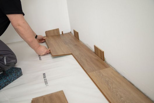 Montowanie paneli na click