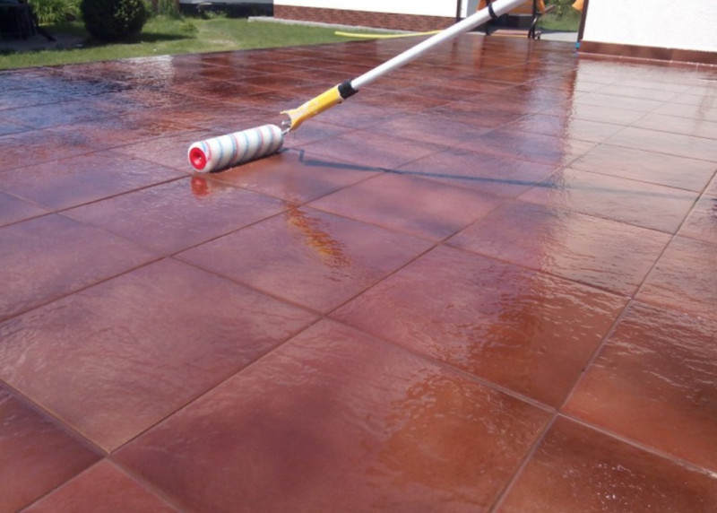 Uszczelniacz nakładamy na taras lub balkon pędzlem lub wałkiem