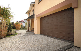 Czy garaż może być wentylowany tylko za pomocą włączanego okresowo wentylatora?