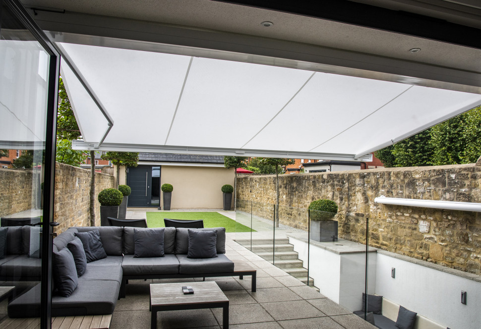 Taras zacieniony markizą markilux 990