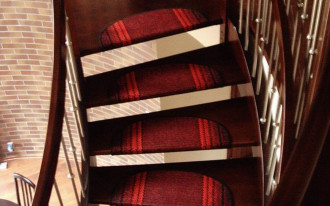 Jak zachować przyczepność na schodach?