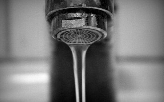 Jak mocować baterie?