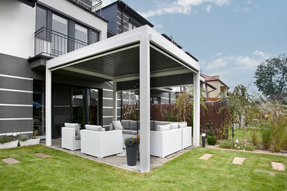 Całoroczna pergola SB 400 wyposażona jest w system odprowadzania wody.