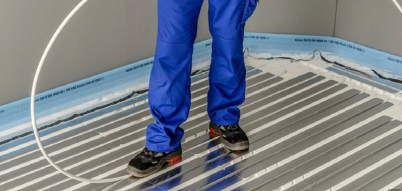 Ogrzewanie podłogowe Uponor Siccus można układać na istniejącym podłożu - bez konieczności zrywania podłóg