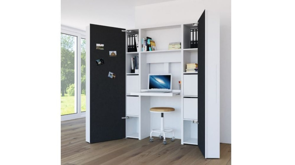 Świetnym pomysłem na home office jest zabudowa biurka wewnątrz szafy