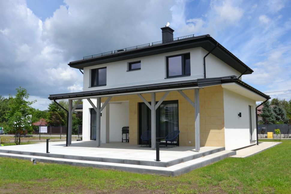 System orynnowania obejmuje też dobudowane nad tarasem zadaszenie