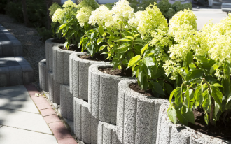 Jak wykorzystać gazony w ogrodzie?