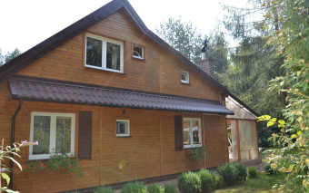 Porównanie okładzin elewacyjnych do drewnianego domu: ceny, trwałość, wygląd i montaż