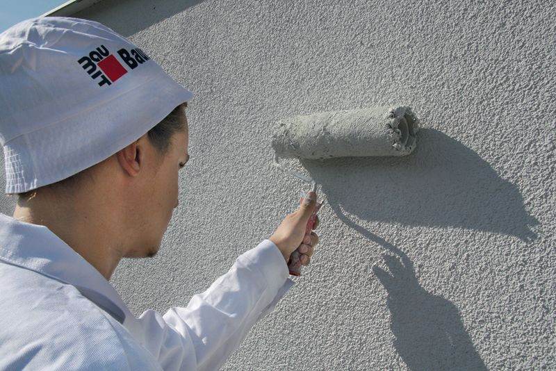 Odnowienie elewacji może polegać jedynie na jej umyciu i ewentualnym pomalowaniu