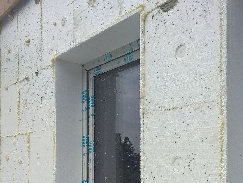 Do zamocowania warstwy termoizolacji należy zastosować również łączniki mechaniczne