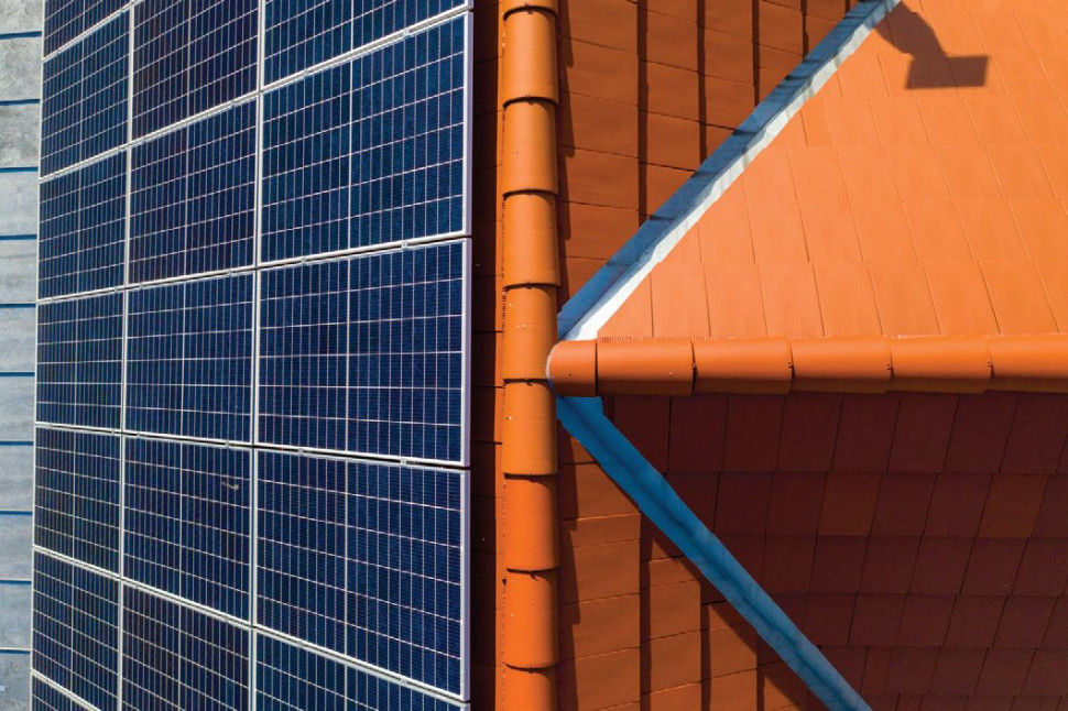 Dachówki przejściowe Koramic do montażu instalacji fotowoltaicznej