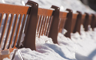 Rozwiązania chroniące przed osuwaniem się śniegu i lodu z dachu