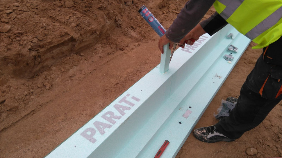 Układanie płyt fundamentowych PARATi