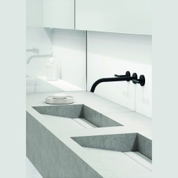 KLUDI NOVA FONTE - Puristic ścienna bateria umywalkowa, wylewka 240 mm; uchwyty proste; czarny mat