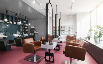 Aranżacja wnętrza a meble do zakładu usługowego: fotel barberski