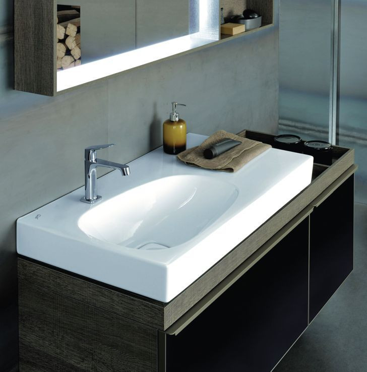 Niesymetryczna umywalka z dodatkową przestrzenią z jednej strony