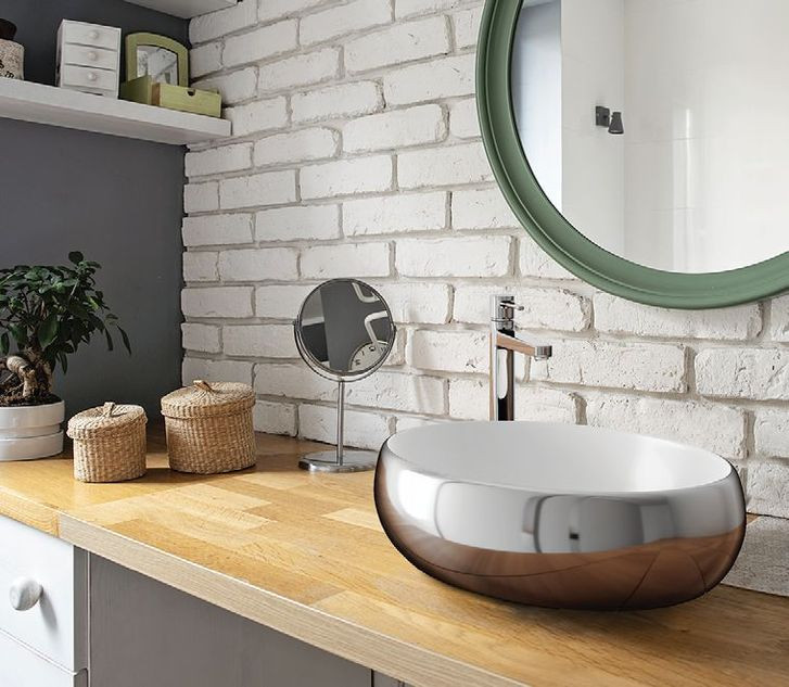 Nowoczesna umywalka w kolorze srebrnym