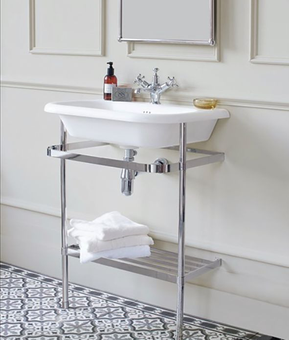 Umywalka na metalowym stelażu