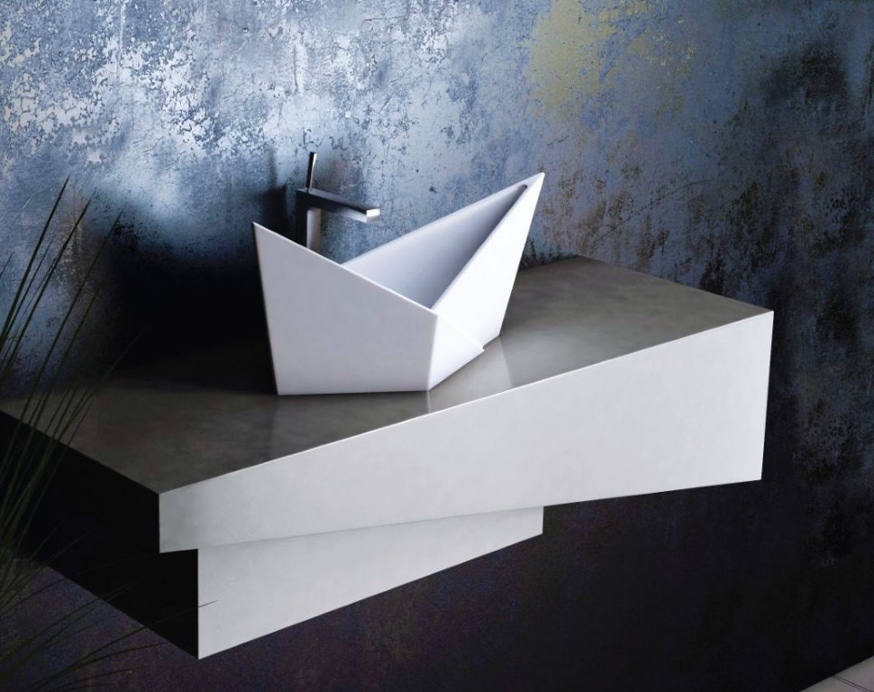 Oryginalna umywalka z tworzyw - w kształcie papierowej łódki origami