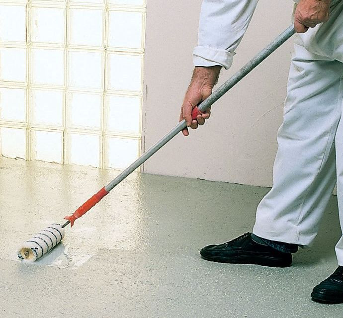 Impregnaty do betonu nanosimy pędzlem lub wałkiem