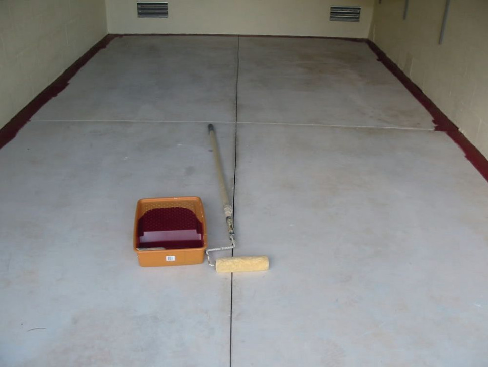 Garaż przed pomalowaniem posadzki farbą do betonu