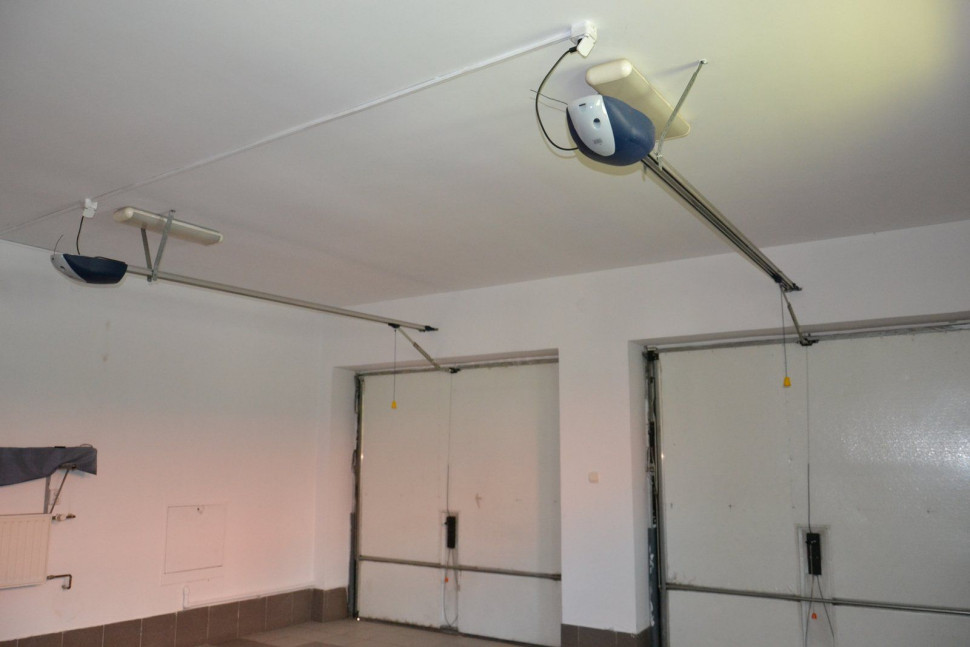 Napęd - z paskiem kewlarowym i enkoderem do wykrywania przeszkód, siła uciągu 600 N