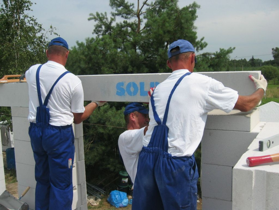 Osadzenie w ścianie belek nadprożowych