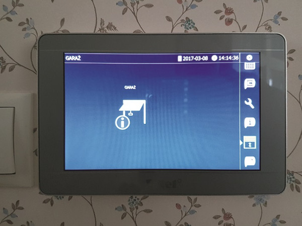 Elektroniczny panel sterowania ulokowano w wiatrołapie