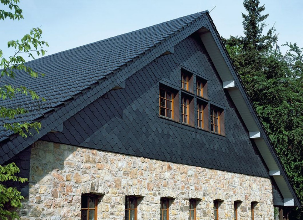 Ułożone płytki włókno-cementowe - krycie woszczynowe