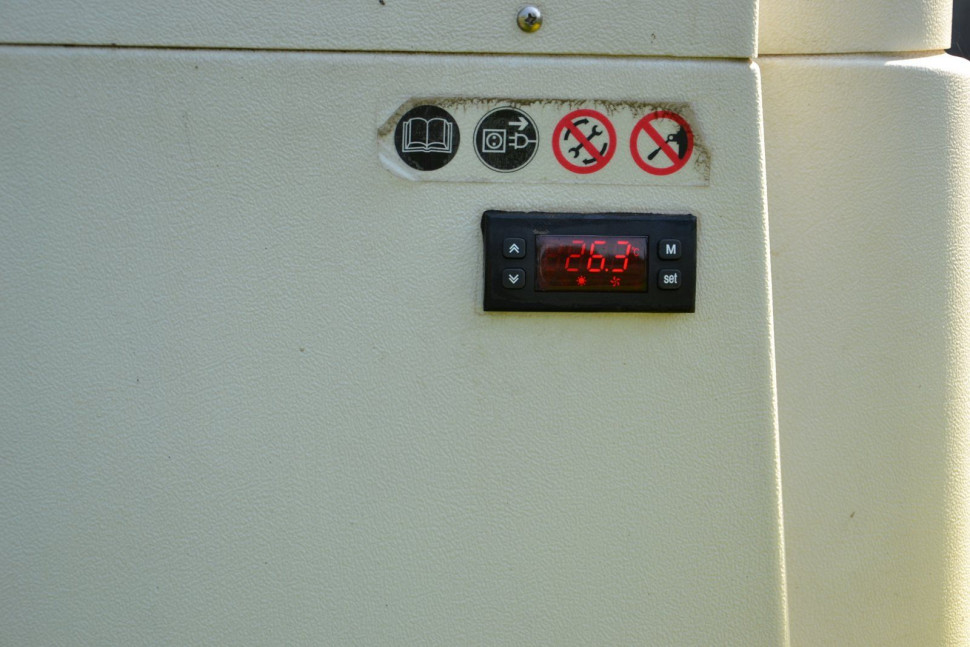 Na pompie - wyświetlacz temperatury wody w basenie