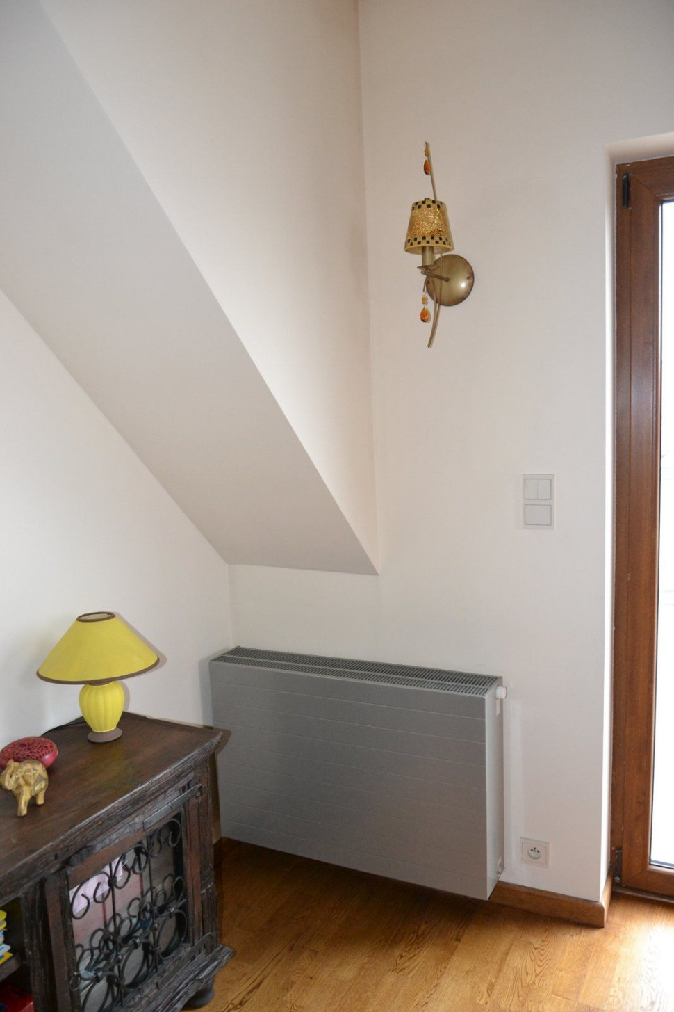 Trzypłytowy grzejnik na antresoli