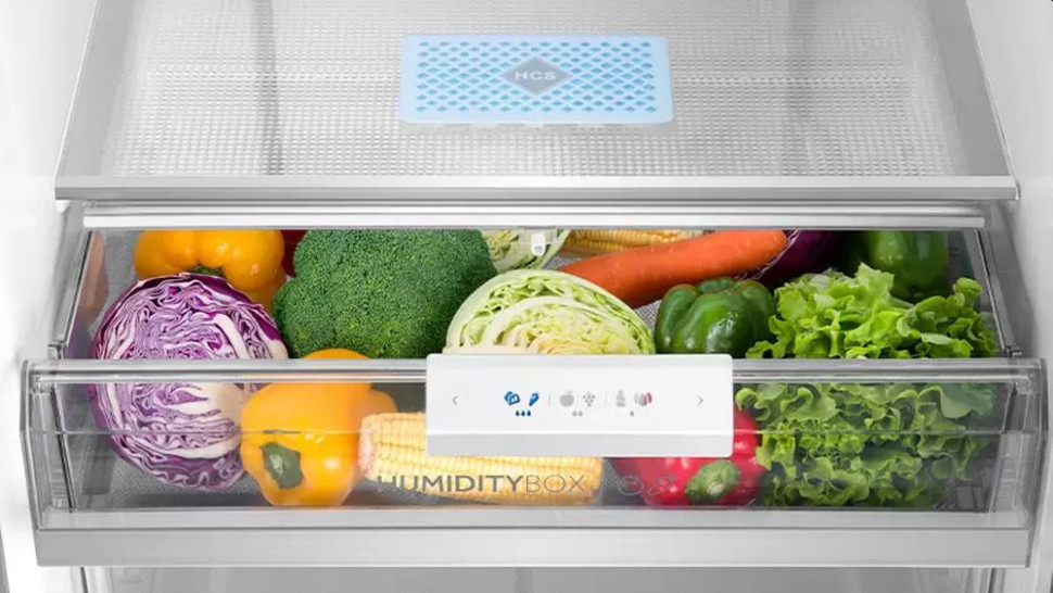Dzięki strefie Humidity Zone owoce i warzywa nie wytracają aromatów i składników odżywczych