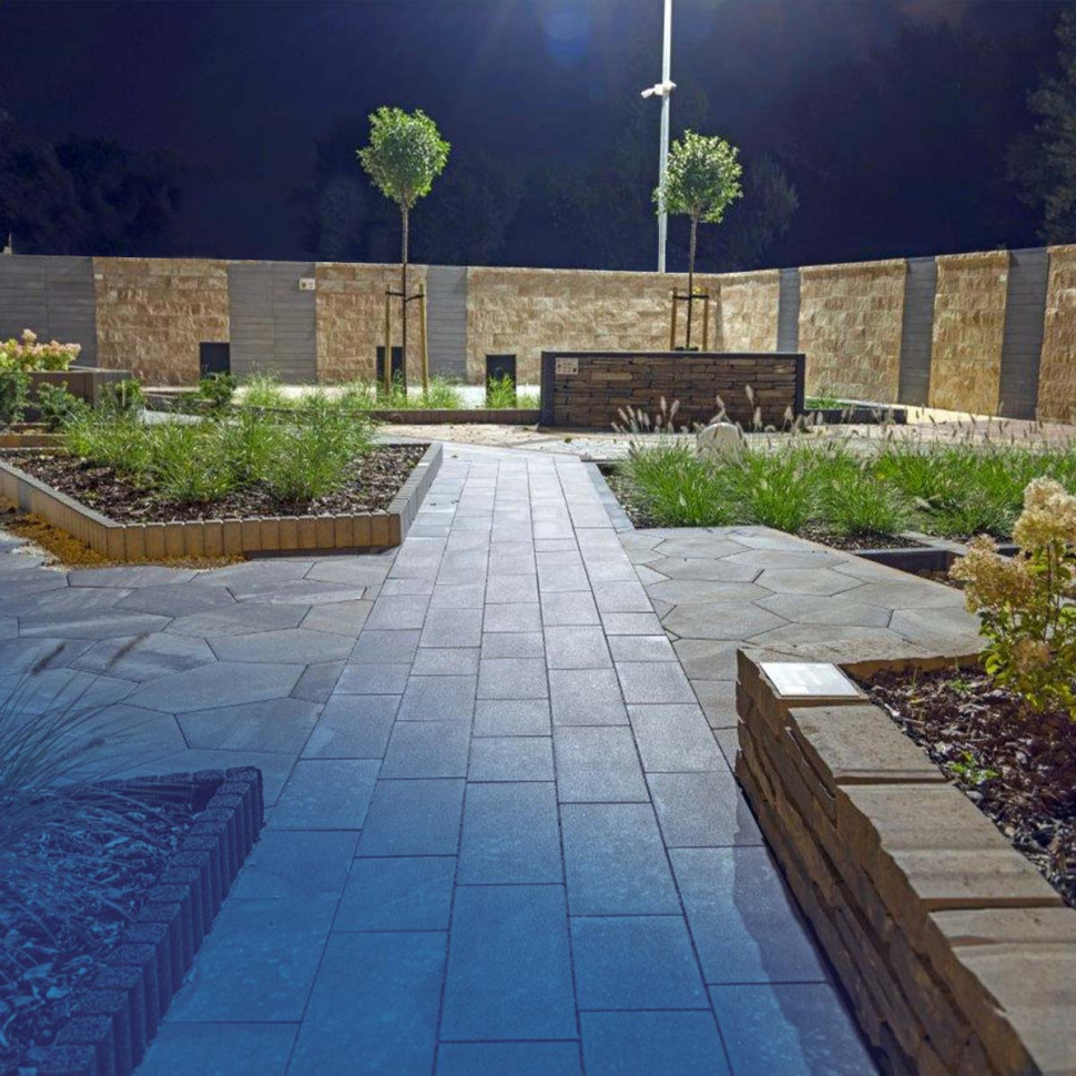 Alejka ułożona z płyt Polbruk Triada