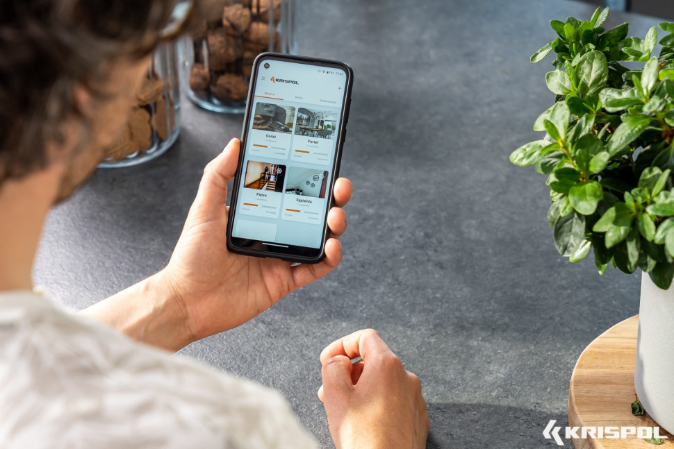 Aplikacja myKRISPOL to nowoczesne narzędzie do zarządzania stolarką KRISPOL z poziomu smartfona