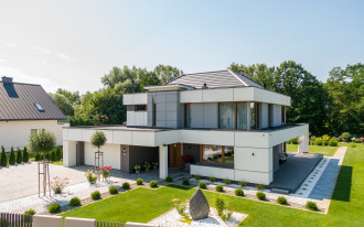 Ciepły duet - drzwi zewnętrzne i brama garażowa. Na co zwrócić uwagę przy ich wyborze?