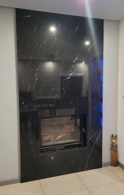 Kominek: Wkład żeliwny z panoramiczną szybą