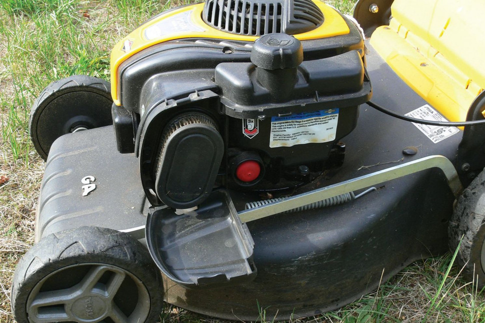 W przypadku silników spalinowych wymagana jest kontrola filtra powietrza