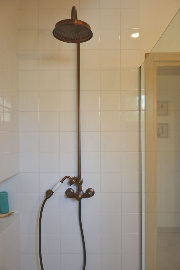 Bateria prysznicowa w kolorze miedzianym