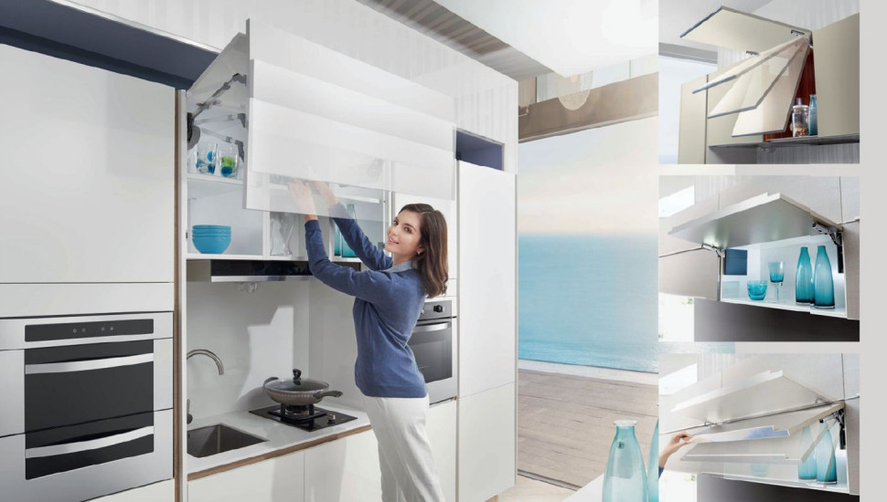 Fronty szafek umieszczonych nad blatem najczęściej otwierają się do góry, co jest rozwiązaniem najbardziej funkcjonalnym