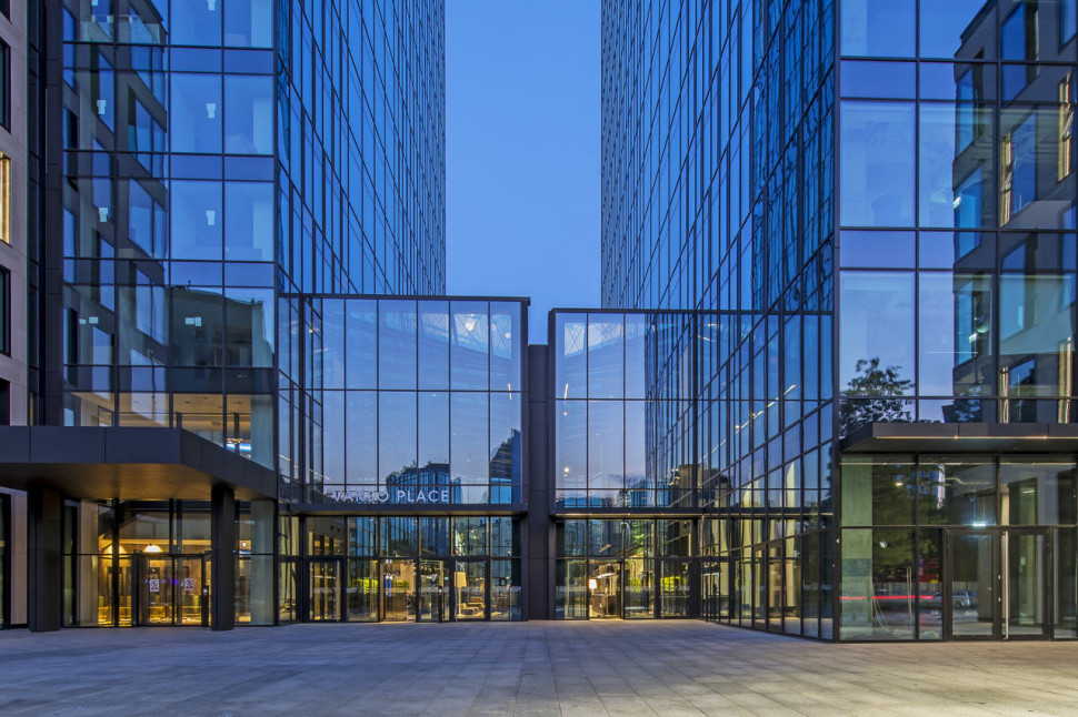 Nowy system okienny MasterWin dostępny jest w szerokim spektrum kolorów z palety RAL, lakierów strukturalnych, drewnopodobnych i anodowanych.