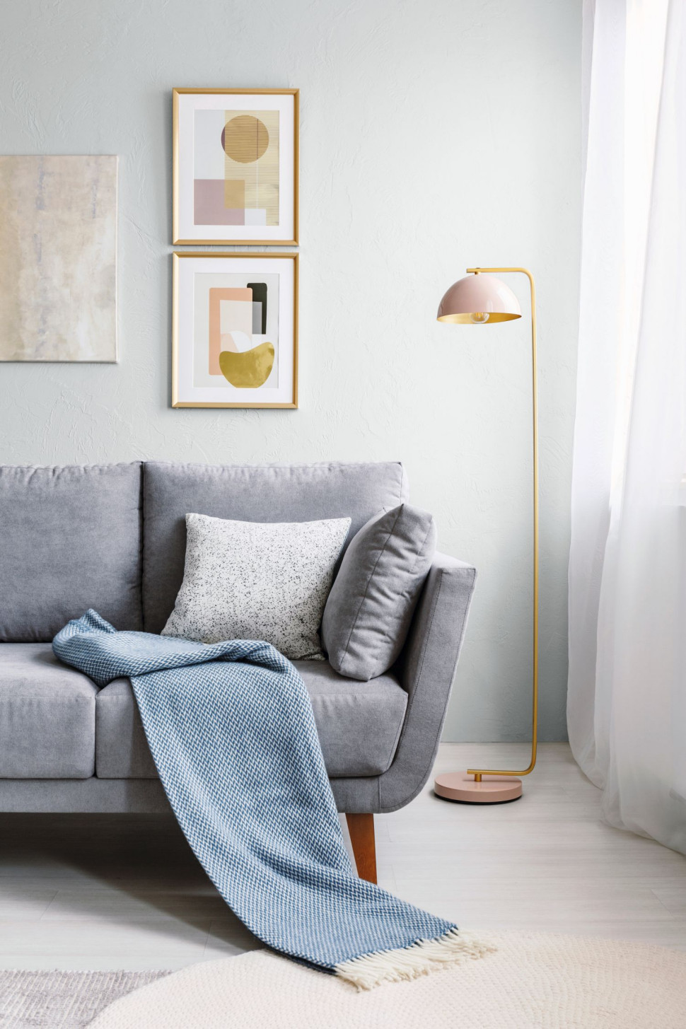 Domowy kącik do czytania pomalowany farbą 1964 z palety Tikkurila Deco Grey.