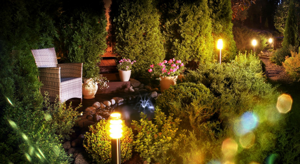 Lampy są świetną dekoracją, zamieniającą taras w magiczne miejsce