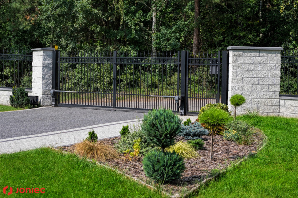 Ogrodzenie z bloczków GORC - silver (fot. Joniec)