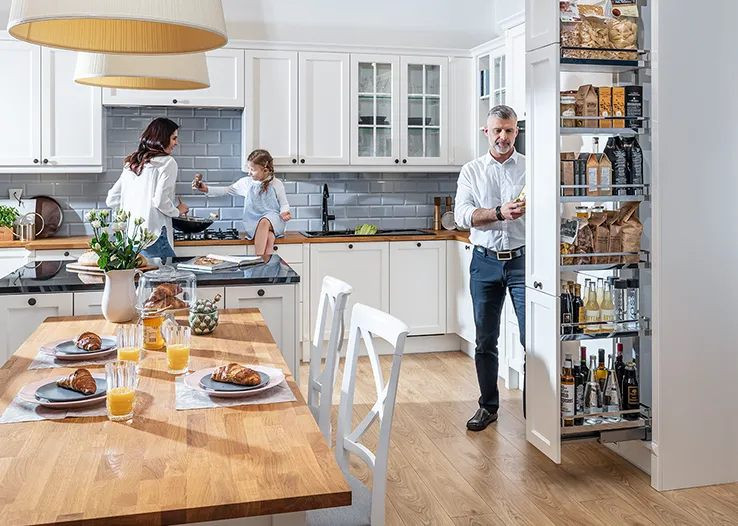 Remontując kuchnię najwięcej zapłacimy za meble wykonane na zamówienie.