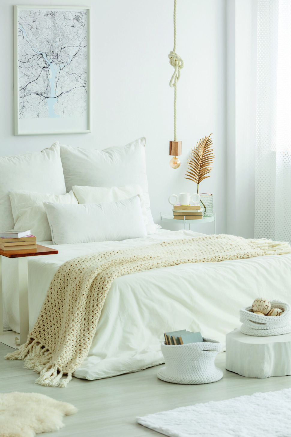 Złote dekoracje w sypialni