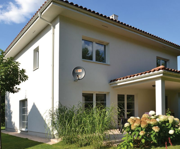 Proste dwuwarstwowe mury wzniesiono z bloczków silikatowych