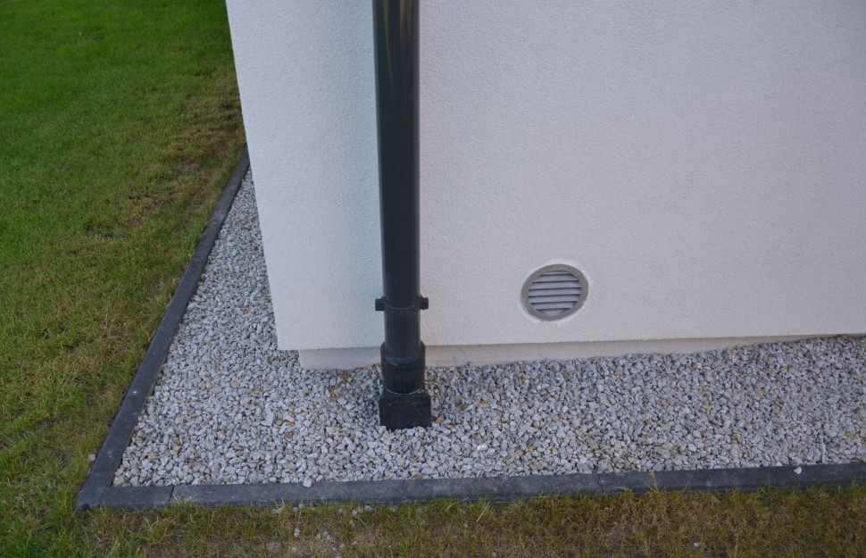 Koszyczki w dolnych wpustach odpływowych trzeba czyścić co kilka miesięcy